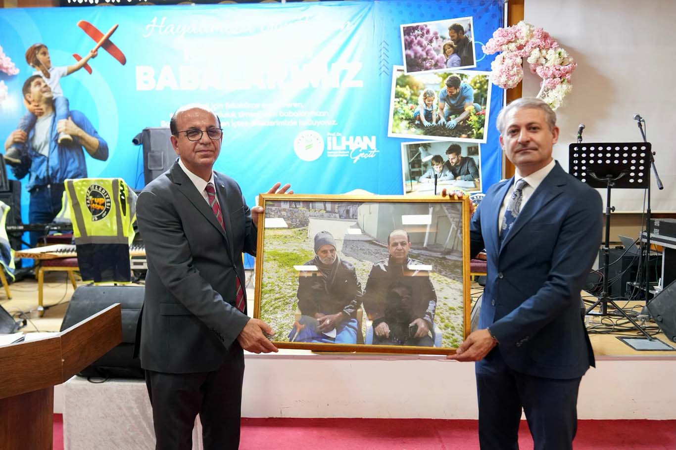 Yeşilyurt Belediyesinden mahalle muhtarlarına "babalar günü" vefası!