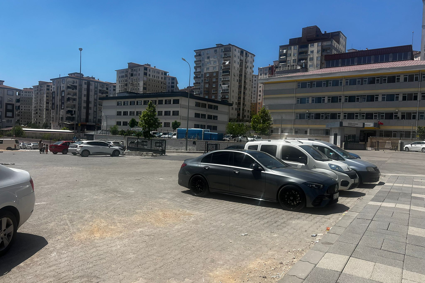 Gaziantep'te esnaflardan tel örgü tepkisi: Mağduriyetimizin giderilmesini istiyoruz