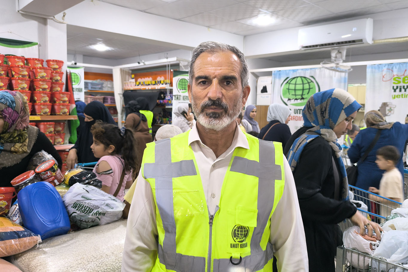 Şanlıurfa Umut Kervan’ından yüzlerce aileye sosyal market desteği