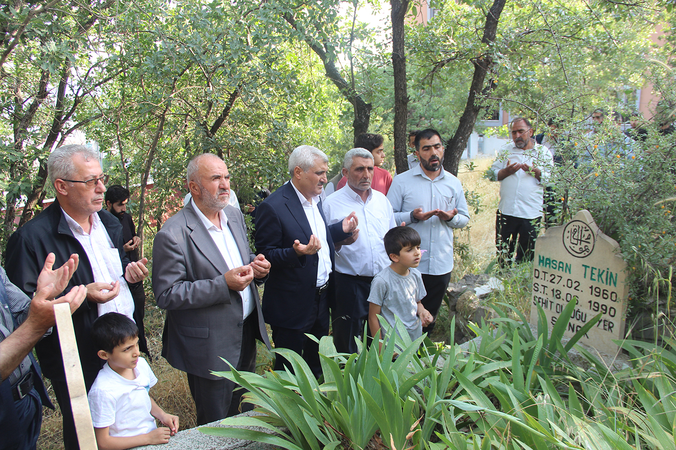 Hasan Tekin şehadetinin 36'ncı yılında kabri başında yad edildi
