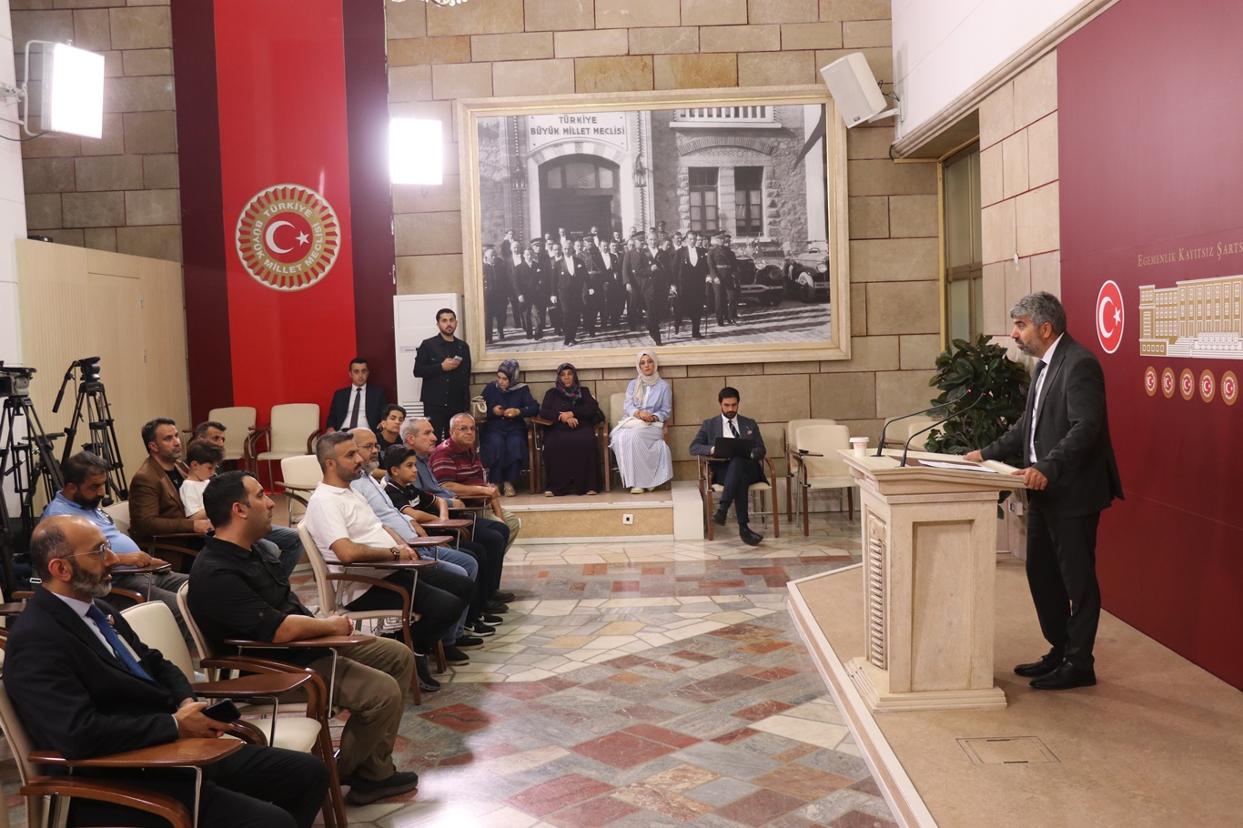 HÜDA PAR Milletvekili Dinç, engellilerin ulaşım kartı sorunlarını Meclis'e taşıdı