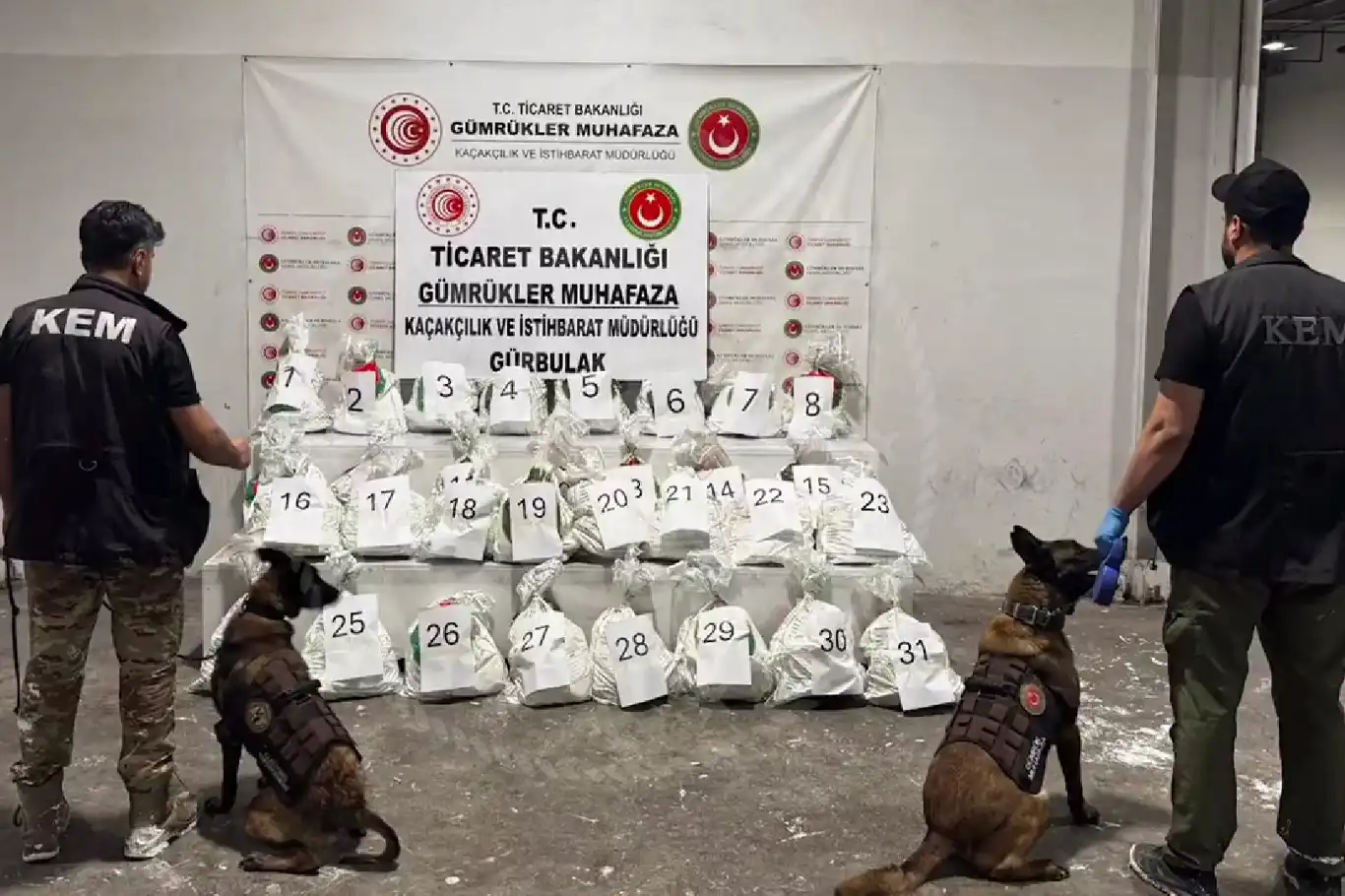Mersin ve Gürbulak'ta tonlarca uyuşturucu etken maddesi ele geçirildi