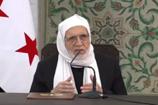 Muftiyê Mezin ê Sûrîyeyê Usame el-Rîfaî banga nermbûnê dike: Divê derî ji nakokiyan re neyê vekirin