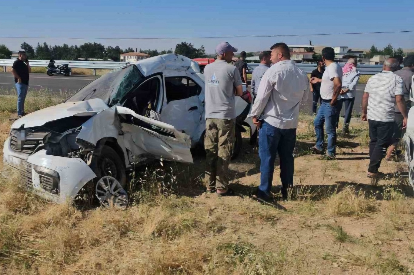 YKS için yola çıkan otomobil tırla çarpıştı: Bir ölü, bir yaralı