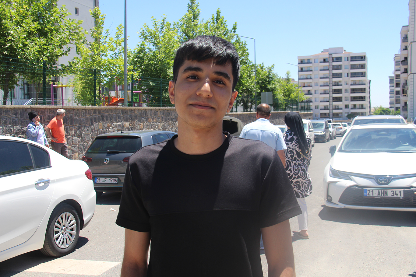 Diyarbakır'da YKS heyecanı: Adaylar soruları değerlendirdi 