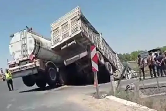 Akçakale yolunda tır ve tanker sulama kanalına devrildi