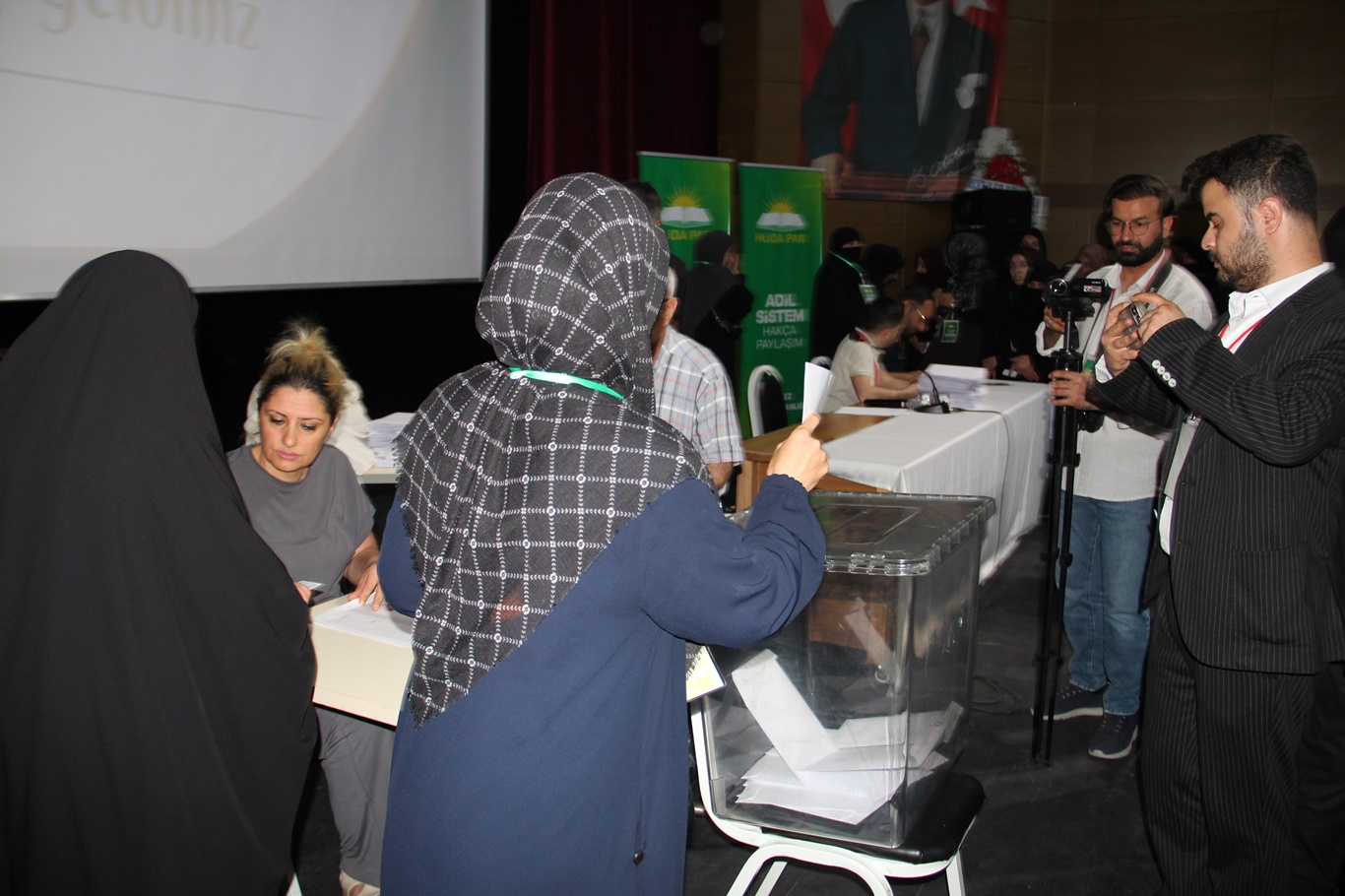 HÜDA PAR Batman Merkez İlçe Kongresi'nde Cihad Altun güven tazeledi