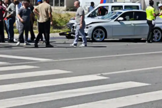 Batman'da lüks otomobil ile motosiklet çarpıştı: 1 yaralı