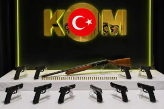 Denizli'de ruhsatsız silah operasyonunda 3 zanlı tutuklandı