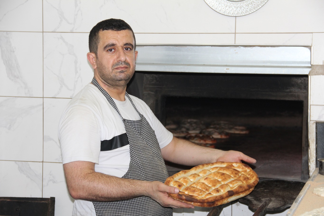 Fırıncıların kavurucu sıcaklık mesaisi: "İçerisi bazen 100 dereceyi buluyor"