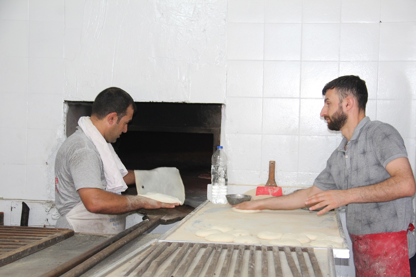 Fırıncıların kavurucu sıcaklık mesaisi: "İçerisi bazen 100 dereceyi buluyor"