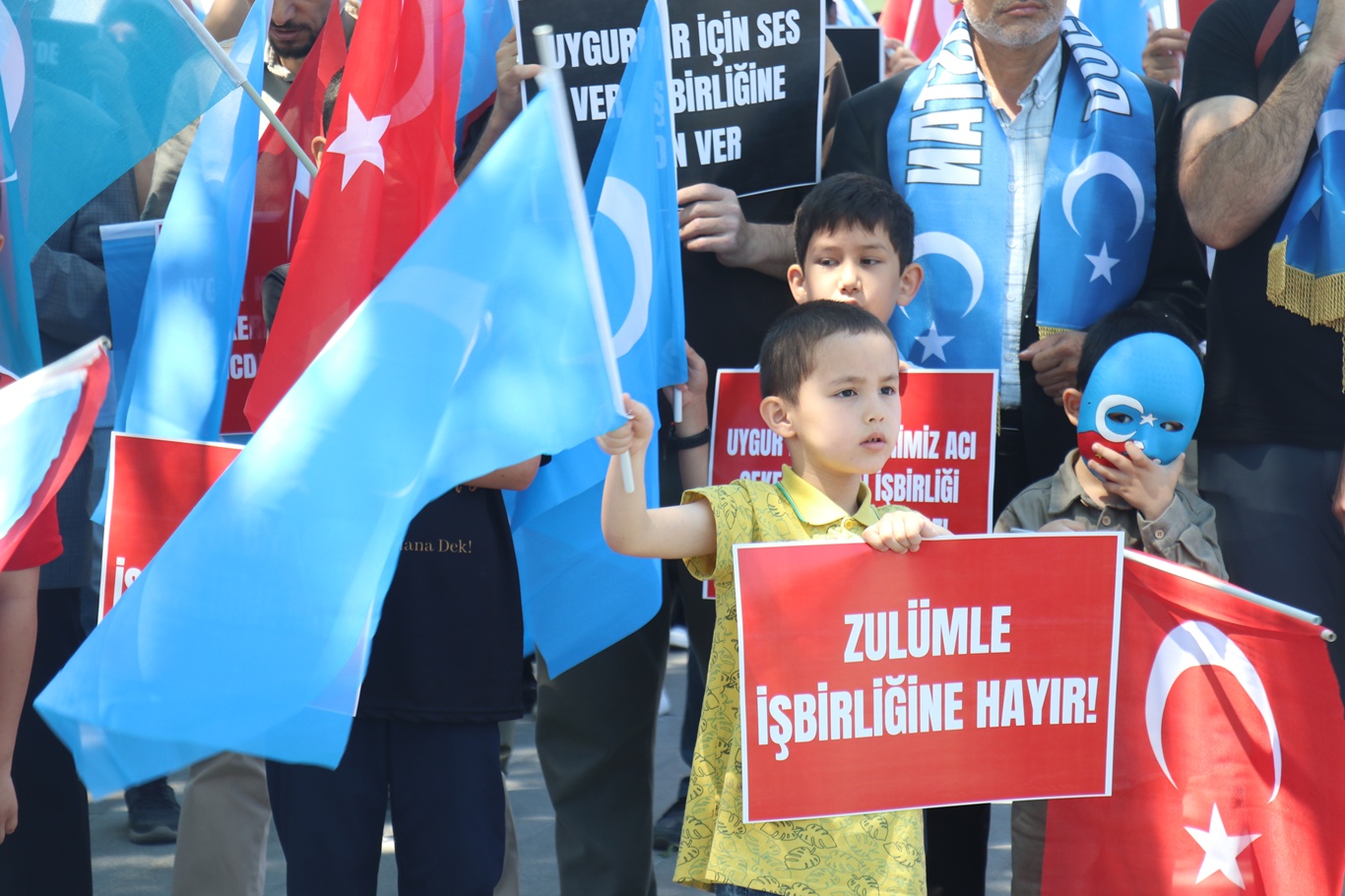 Doğu Türkistanlılardan "Küçükçekmece'de Çin İstemiyoruz!" protestosu