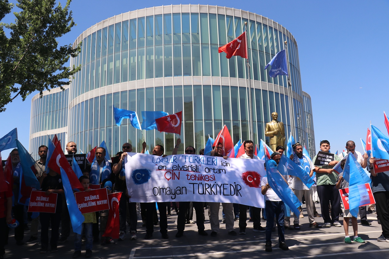 Doğu Türkistanlılardan "Küçükçekmece'de Çin İstemiyoruz!" protestosu