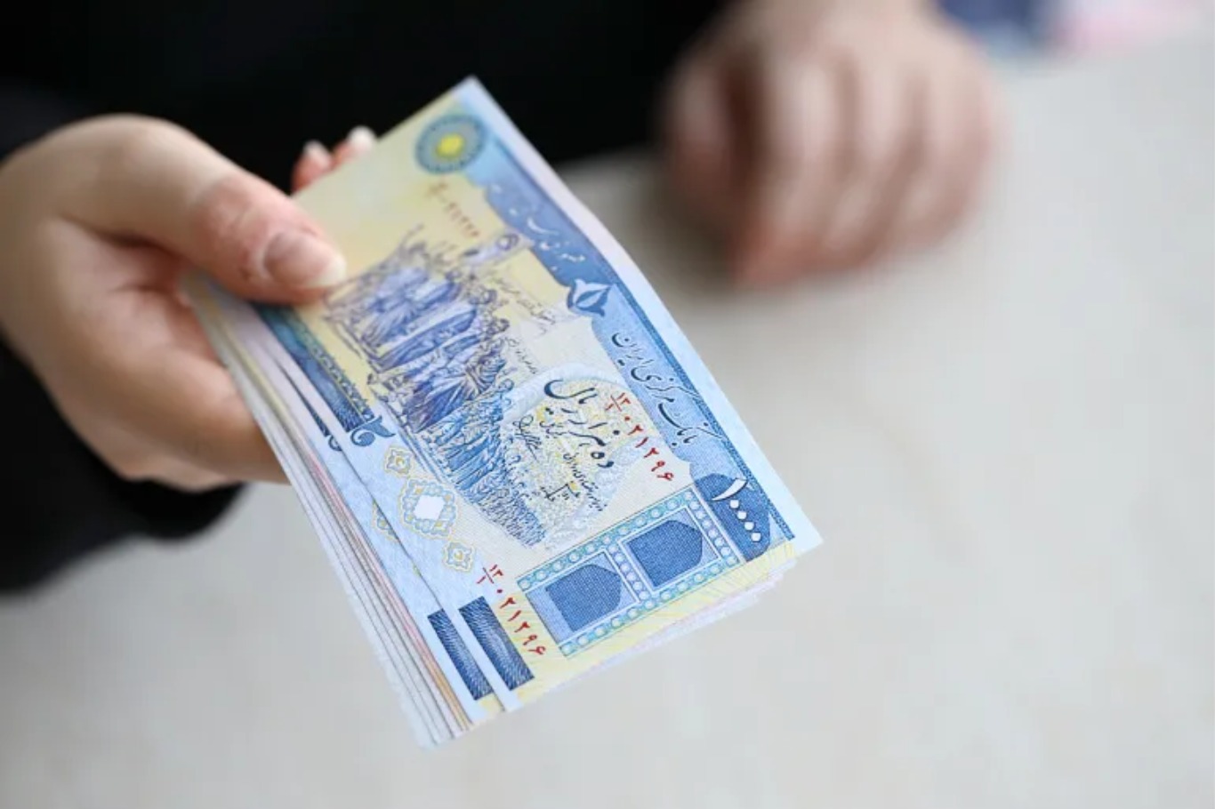 إيران تعلن إحراز تقدم في الإفراج عن أموالها المجمدة