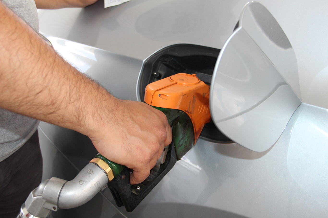 "Petrol düştü, pompa fiyatları beklentiyi karşılamadı"