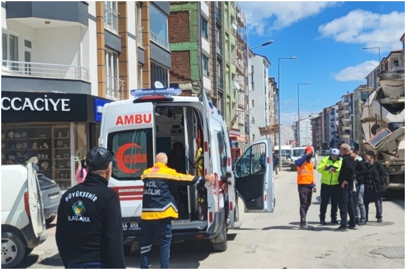 Malatya'da minibüs ile hafif ticari araç çarpıştı: 2 yaralı