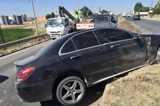 Batman'da otomobil ile açık kasa minibüs çarpıştı