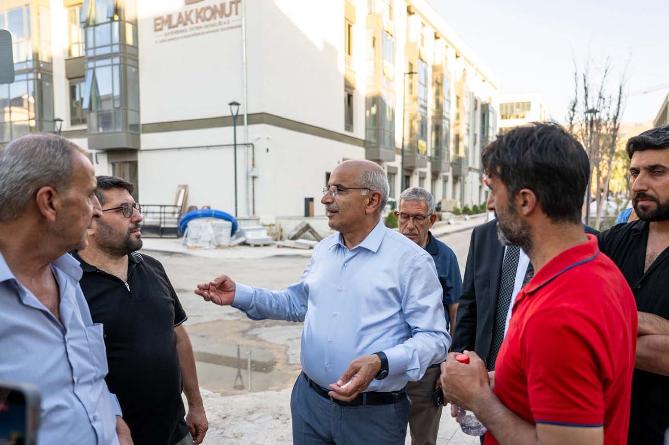 Malatya Büyükşehir Başkanı Er çarşı merkezinde incelemelerde bulundu