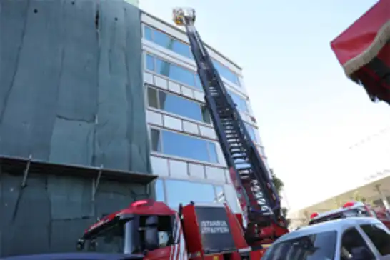 İstanbul'da inşaat halindeki binada yangın