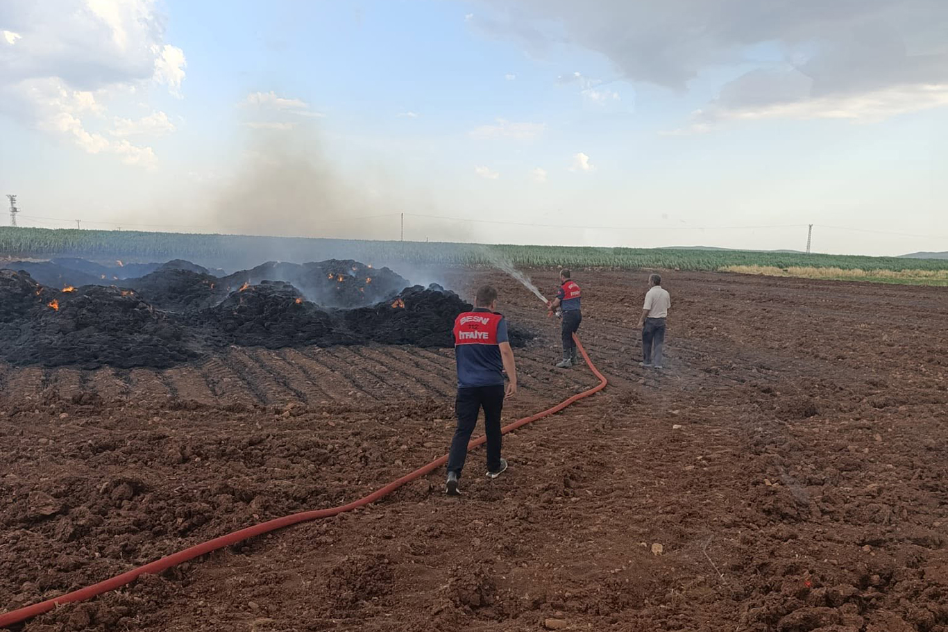 Adıyaman'da ekin ve saman yangınları kontrol altına alındı