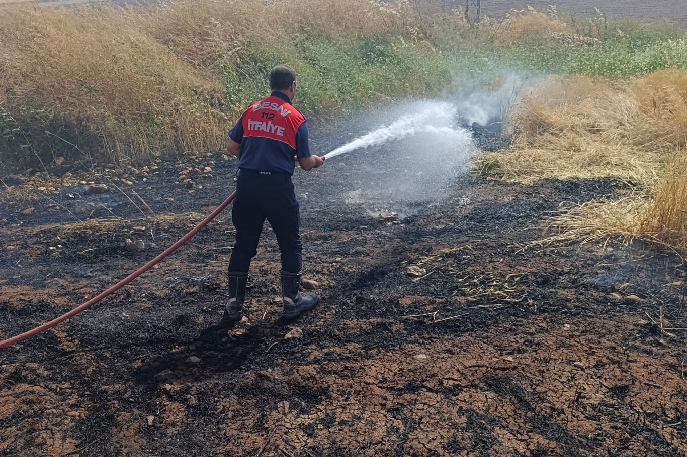 Adıyaman'da ekin ve saman yangınları kontrol altına alındı