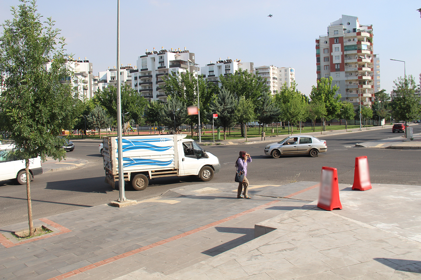 Diyarbakır'da tehlike saçan kavşak: Mahalleli trafik ışığı talep ediyor