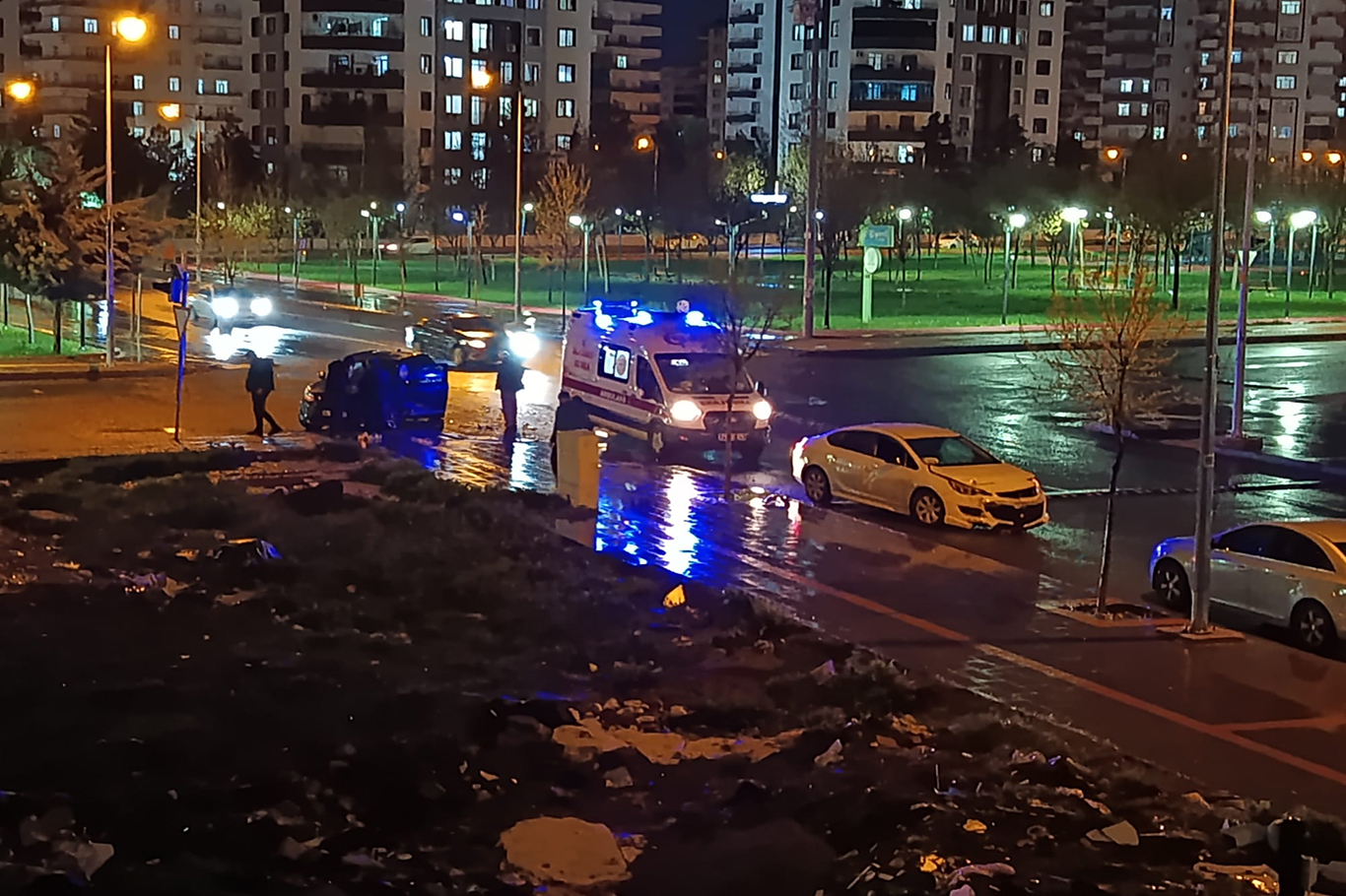 Diyarbakır'da tehlike saçan kavşak: Mahalleli trafik ışığı talep ediyor