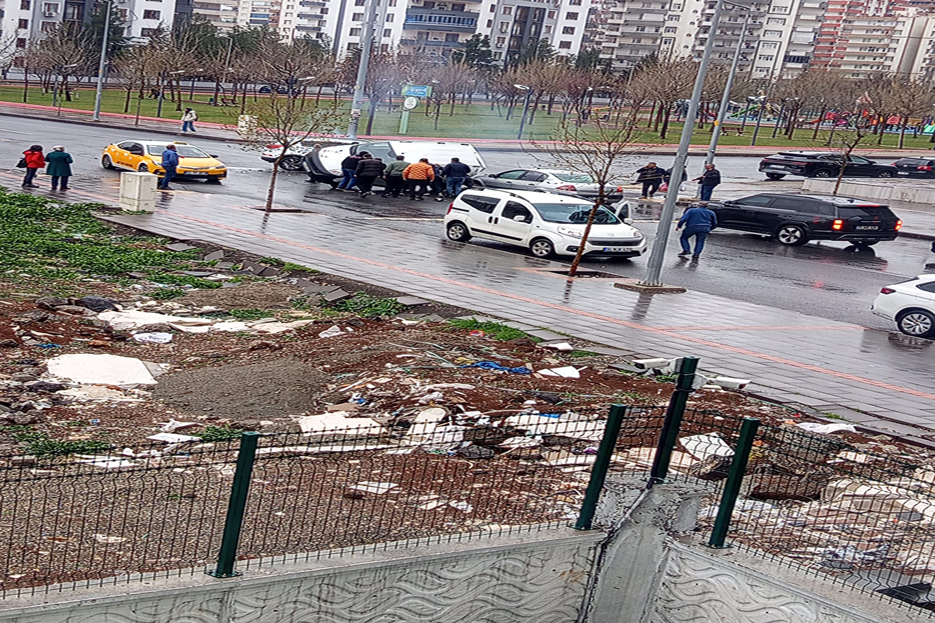 Diyarbakır'da tehlike saçan kavşak: Mahalleli trafik ışığı talep ediyor