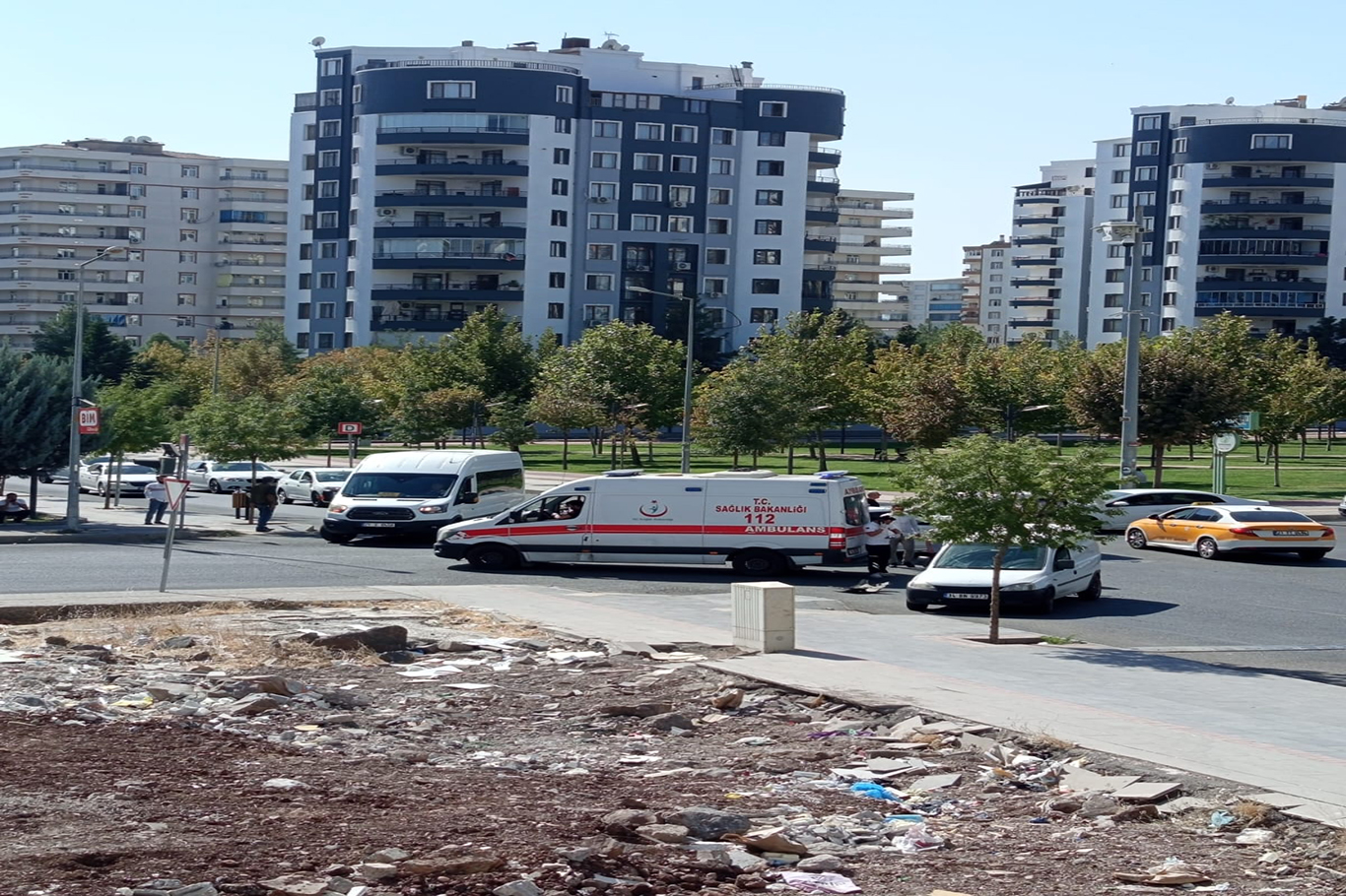 Diyarbakır'da tehlike saçan kavşak: Mahalleli trafik ışığı talep ediyor