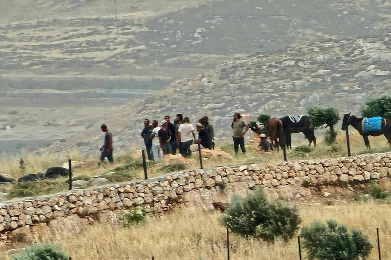Four Palestinians injured as Israeli settlers attack homes and farmland in West Bank