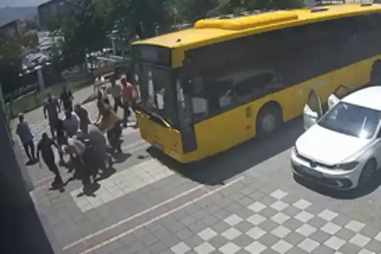 Şoför, kalp krizi geçiren hasta için otobüsü hastaneye sürdü