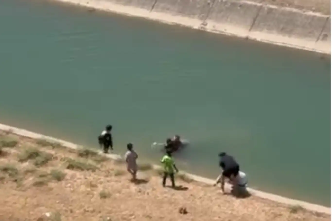 Batman'da sulama kanalında boğulma tehlikesi geçiren 2 kişi kurtarıldı