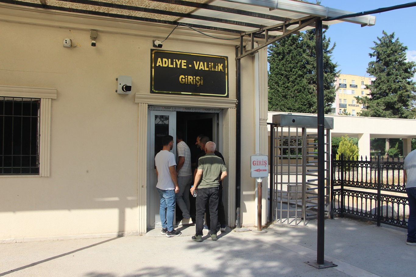 Mardin'de 12 yıldır evlerini bekleyen onlarca aile savcılığa suç duyurusunda bulundu