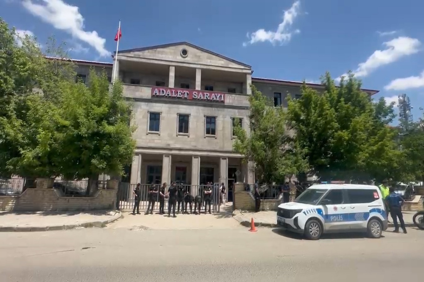 Leyla Aydemir davasında amcaya ağırlaştırılmış müebbet, diğer sanıklara beraat verildi