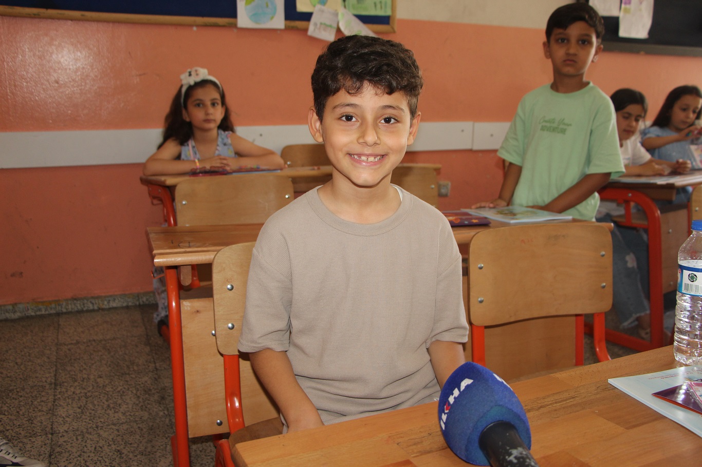 Mardin'de karne sevinci yaşayan öğrencilerden Gazze duyarlılığı