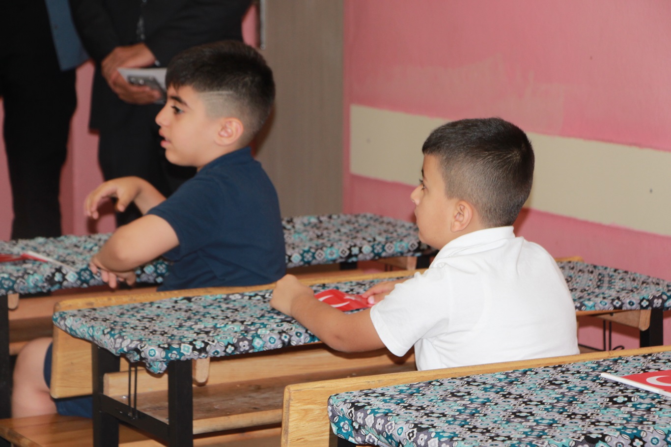 Mardin'de karne sevinci yaşayan öğrencilerden Gazze duyarlılığı
