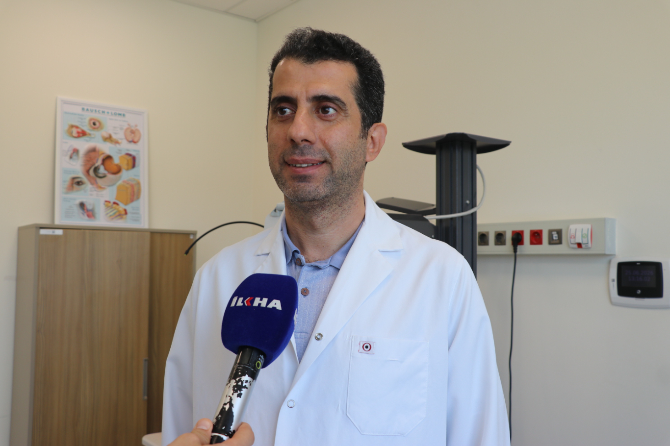 Göz Hastalıkları Uzmanı Doç. Dr. Mustafa Berhuni
