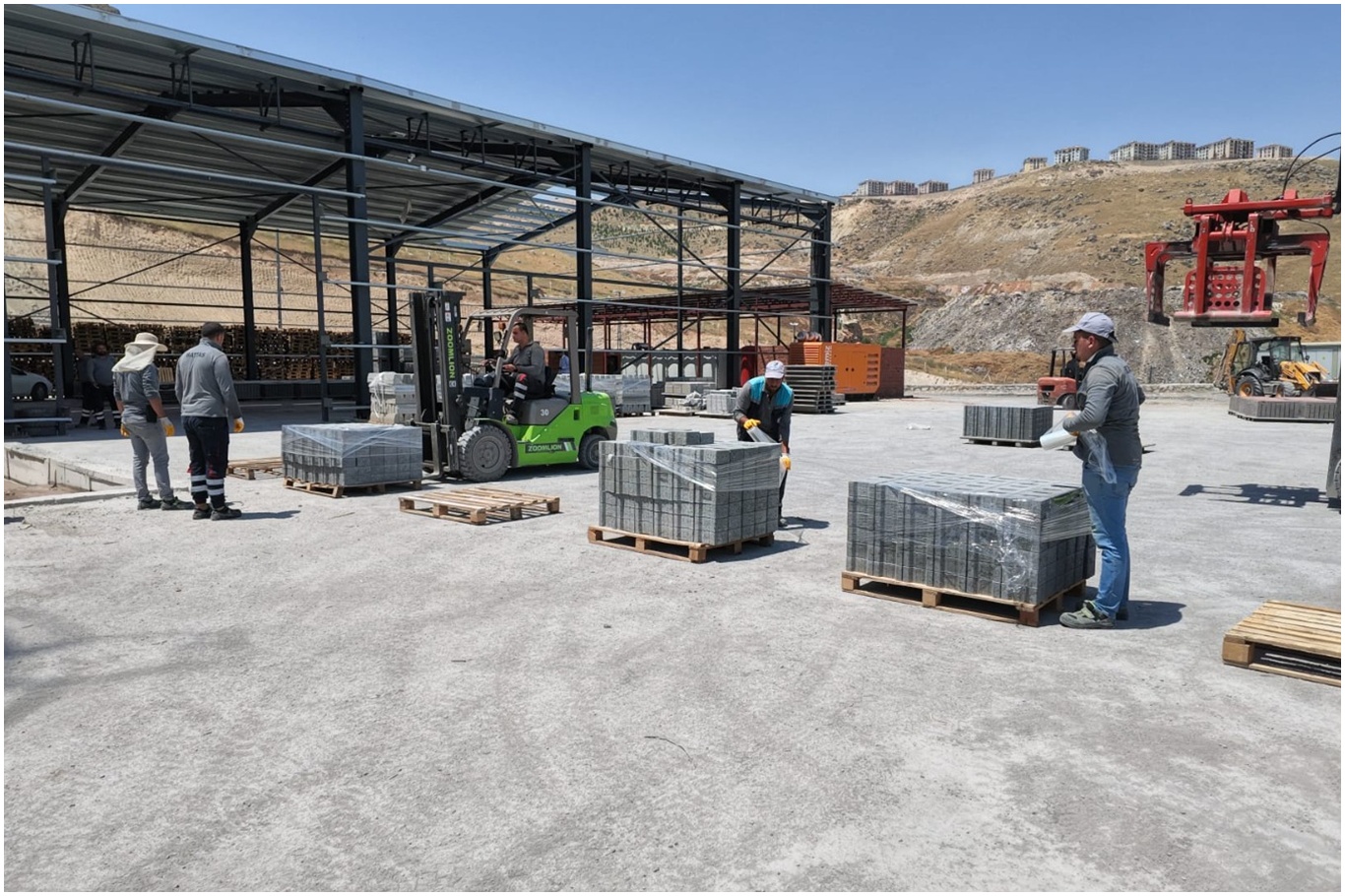 Battalgazi Belediyesi kilit taşı ve bordür tesisi üretime başladı