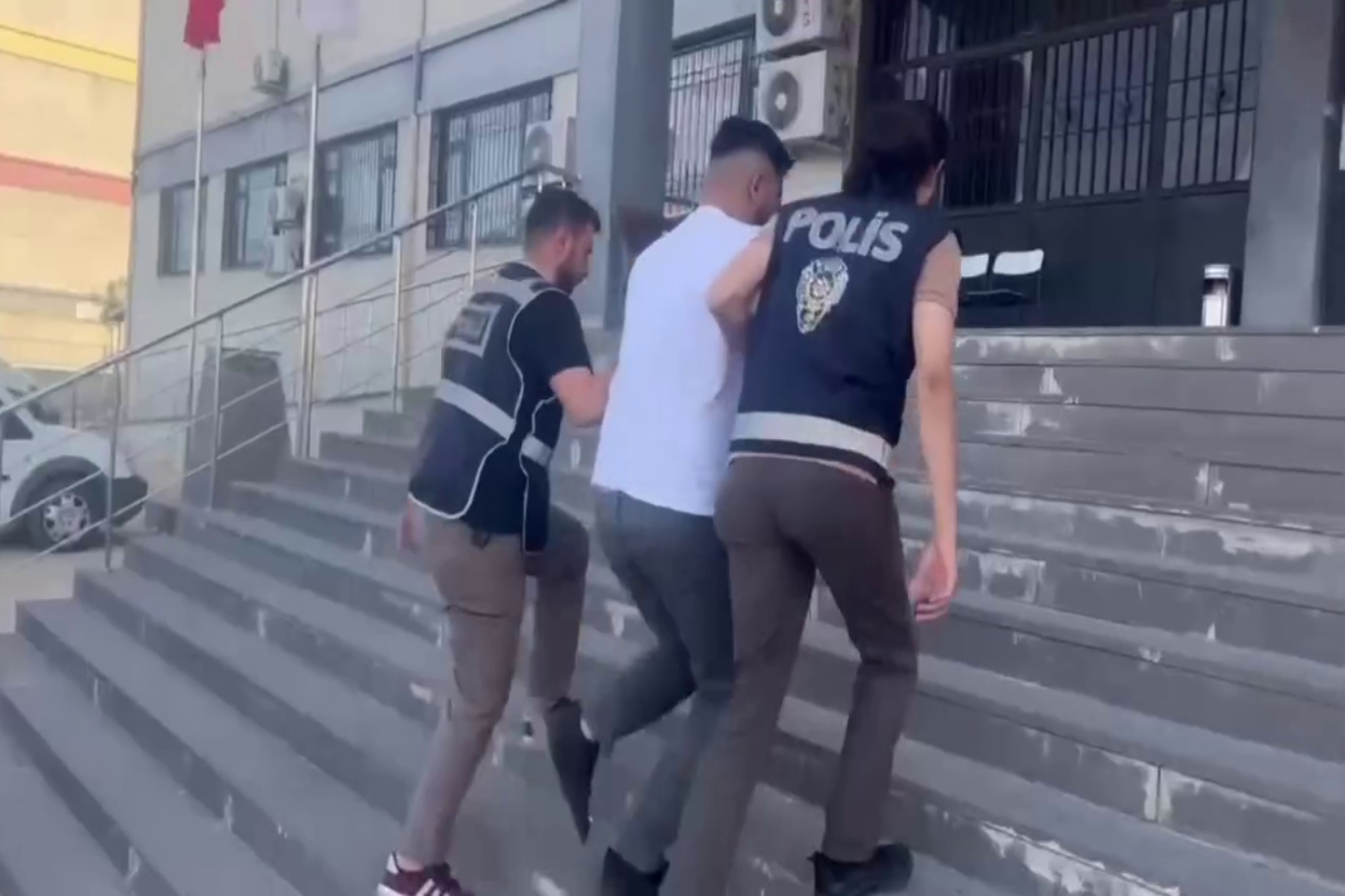 Gaziantep merkezli "POLATLAR" silahlı suç örgütüne operasyon: 20 gözaltı