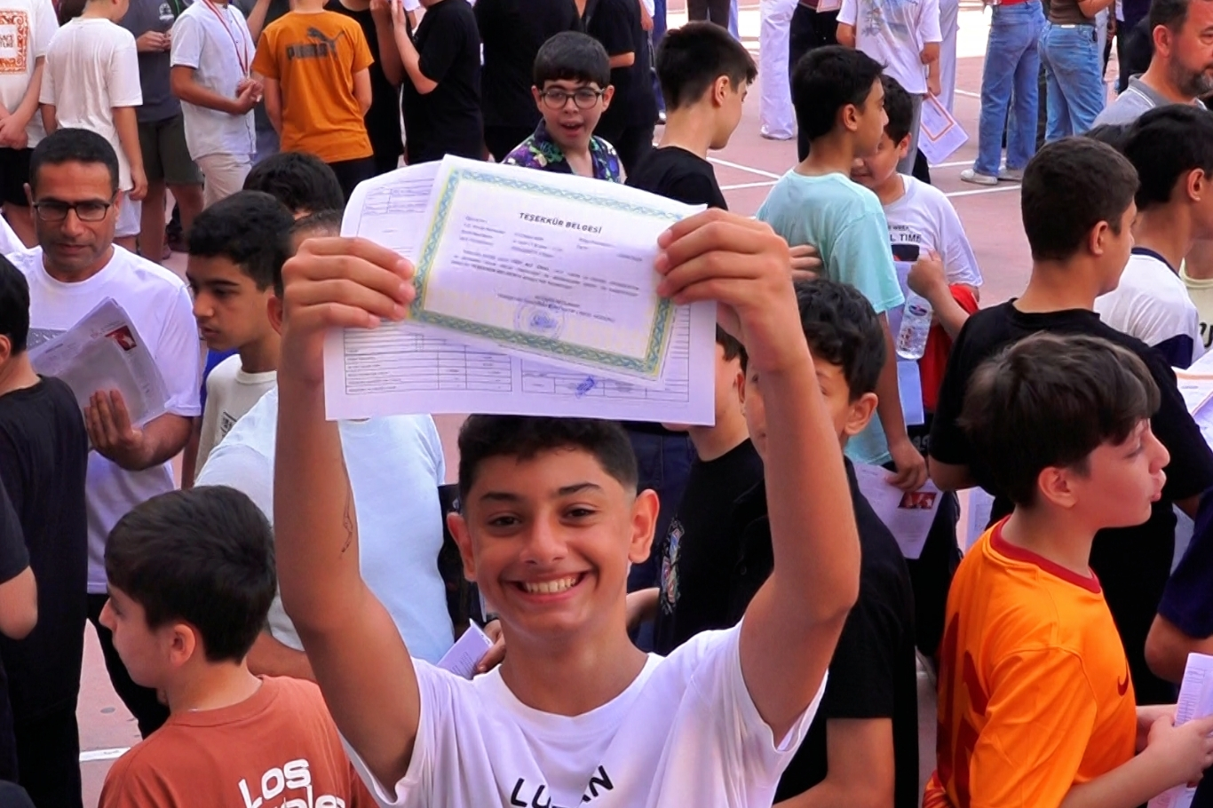 Mersin'de Karne heyecanı: Öğrenciler tatil planlarını ve gelecek hedeflerini anlattı