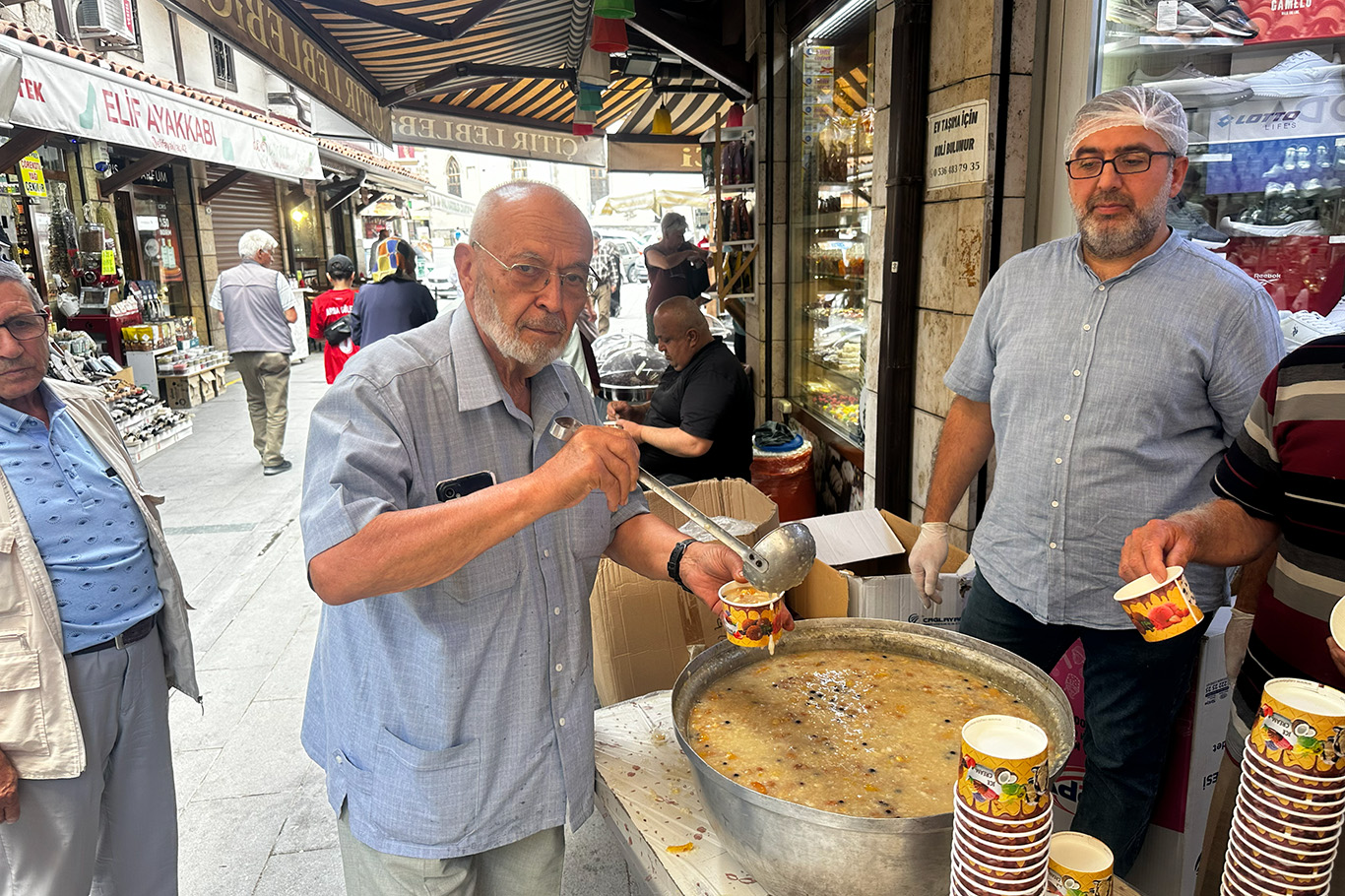73 yıldır aynı dükkânda: Bedesten’de aşure geleneğini yaşatıyor