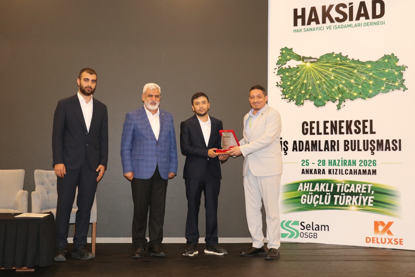 Plaket takdimi 