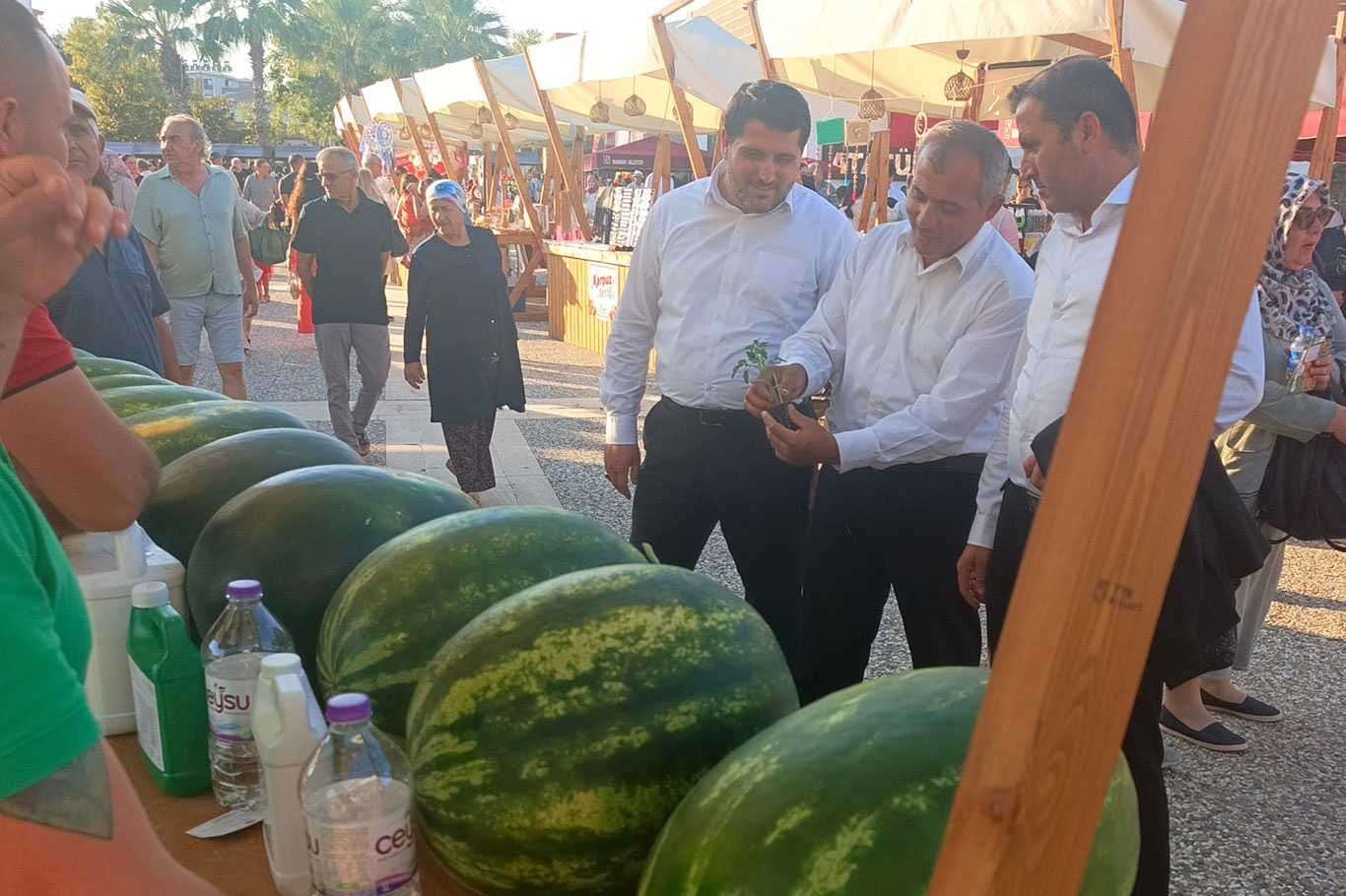 HÜDA PAR Antalya Teşkilatı Karpuz Şenliği'nde üreticilerle bir araya geldi