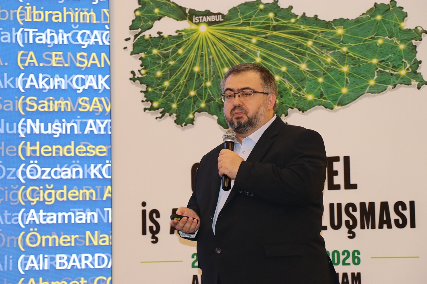 İlahiyatçı Yazar Çakmak: Çağın tarzına değil, Allah'ın farzına itaat etmeyi çocuklarımıza öğretmeliyiz