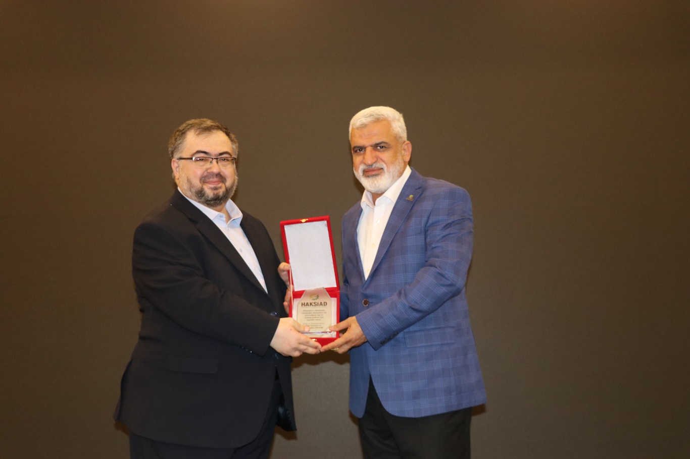 Plaket takdimi 