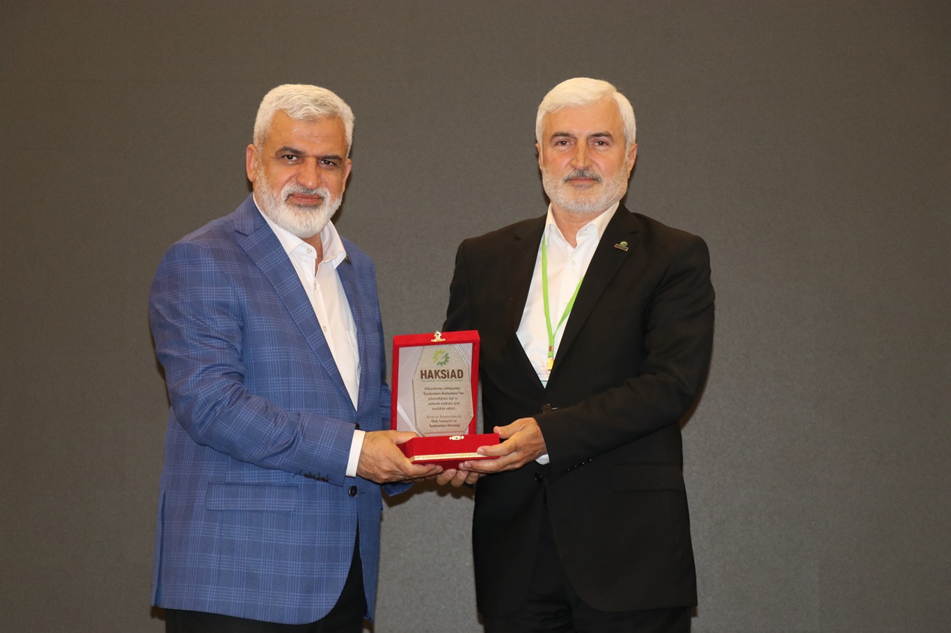 Plaket takdimi 