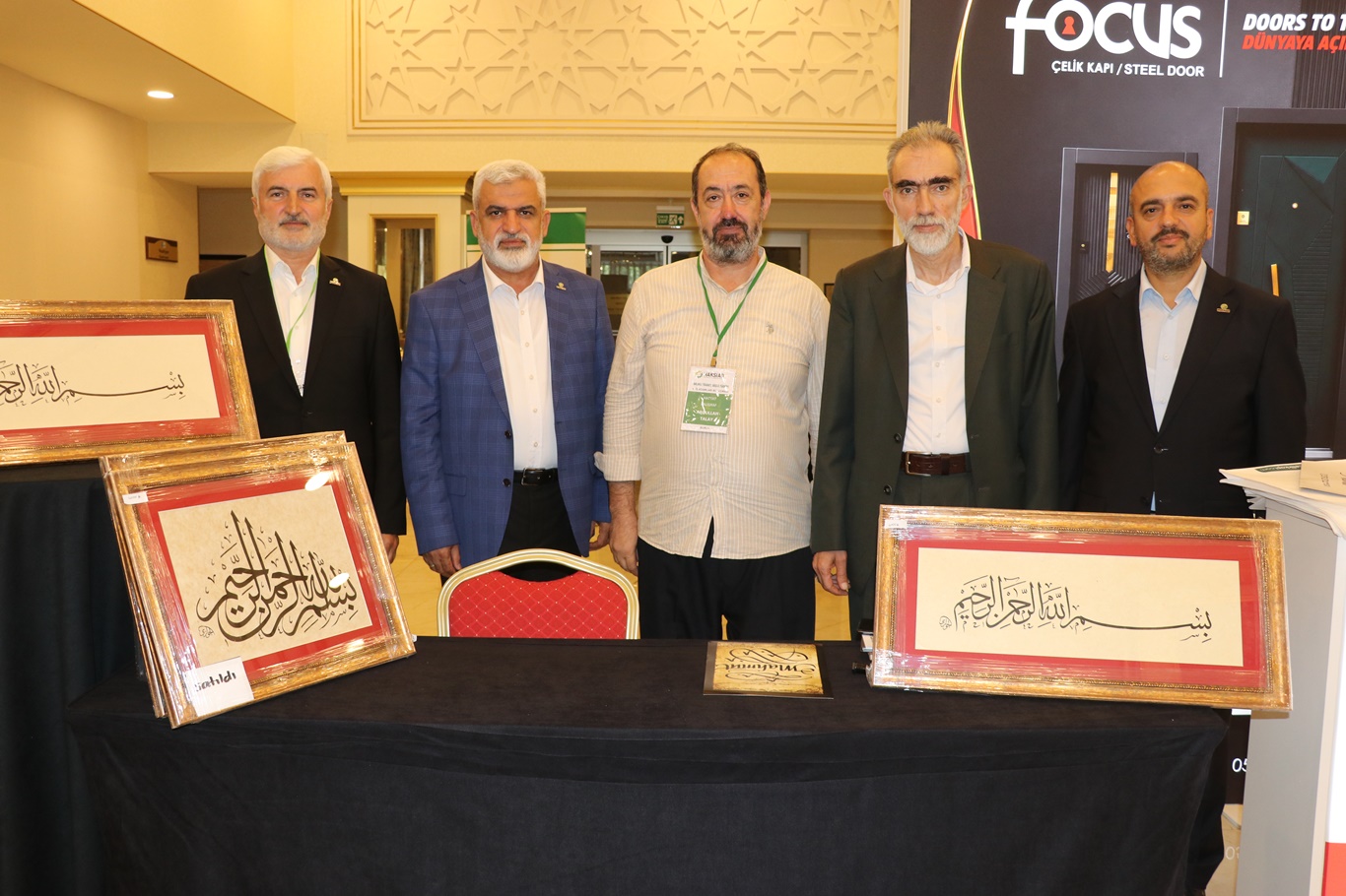 HAKSİAD Genel Başkanı Turgut, sektör temsilcilerinin tanıtım stantlarını ziyaret etti