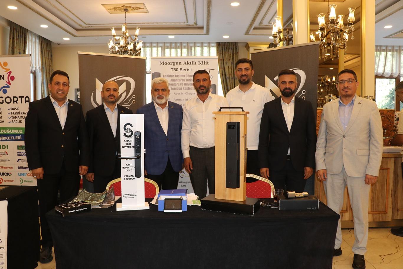 HAKSİAD Genel Başkanı Turgut, sektör temsilcilerinin tanıtım stantlarını ziyaret etti