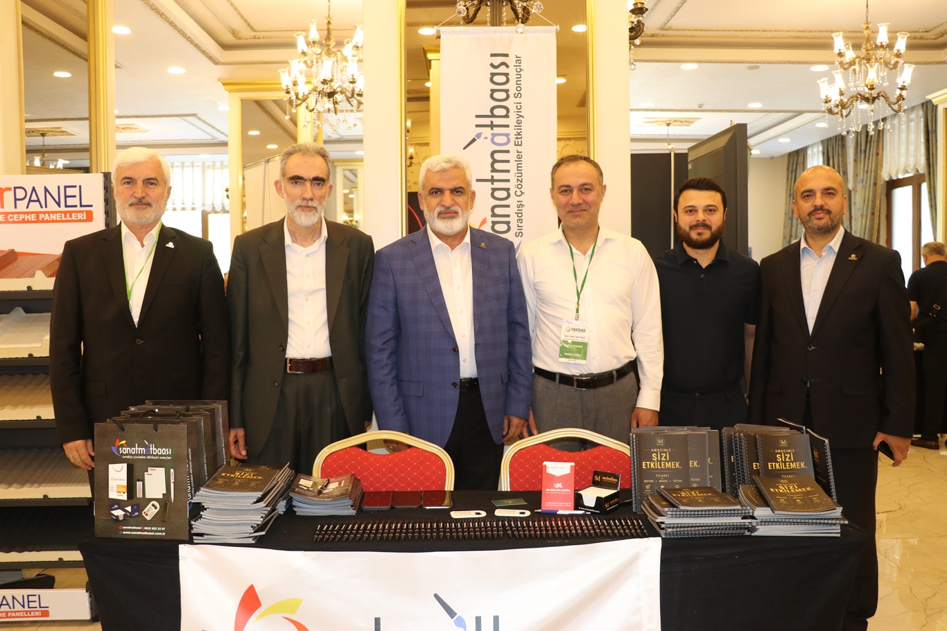 HAKSİAD Genel Başkanı Turgut, sektör temsilcilerinin tanıtım stantlarını ziyaret etti