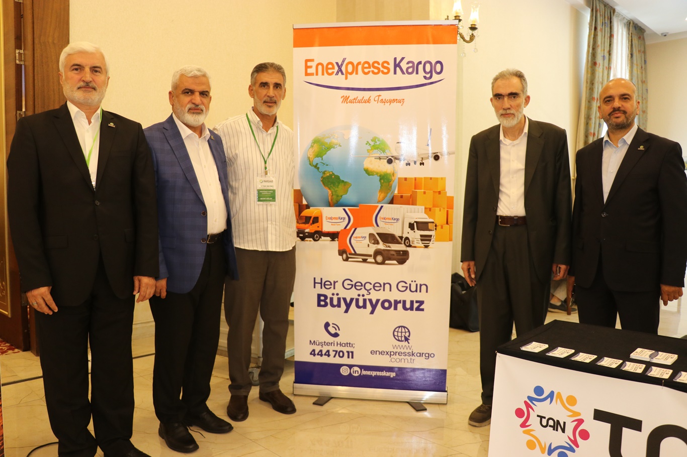 HAKSİAD Genel Başkanı Turgut, sektör temsilcilerinin tanıtım stantlarını ziyaret etti